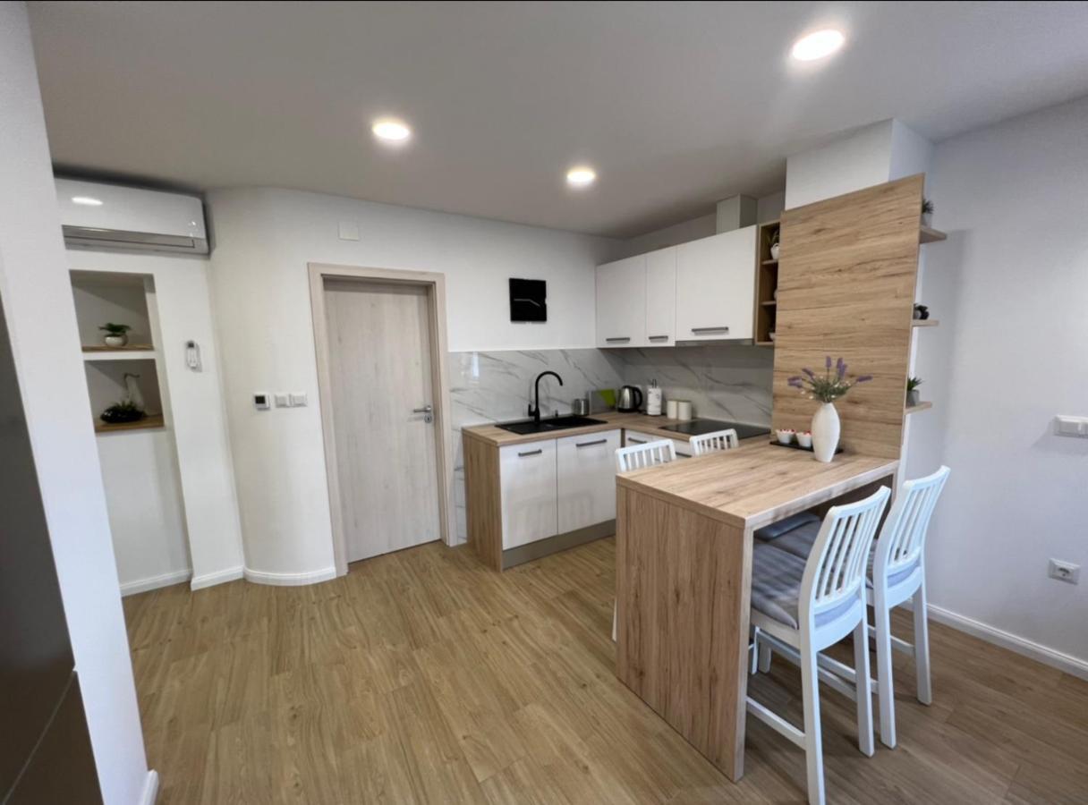 קארלובץ Apartmani Nova מראה חיצוני תמונה