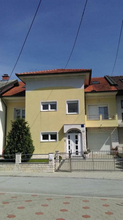 קארלובץ Apartmani Nova מראה חיצוני תמונה